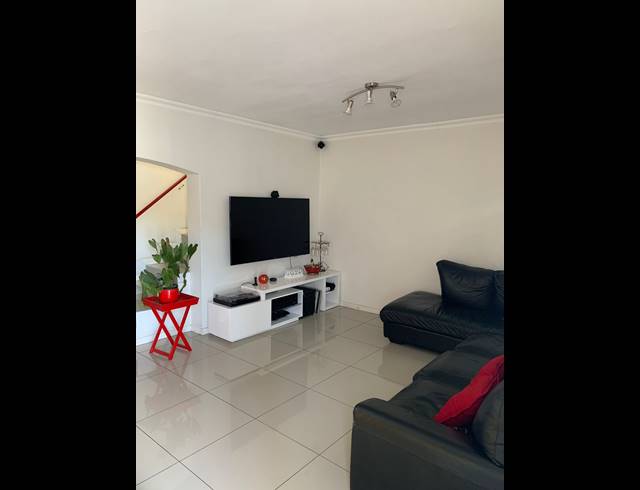 3 BEDROOM DUPLEX TO LET IN TOWNSEND ESTATE